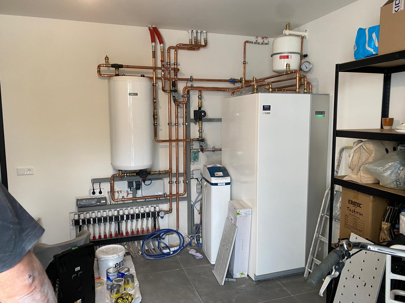 NIBE warmtepomp binnenunit met verdeler